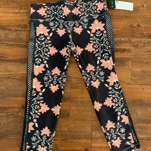 NWT O’neill Floral Workout Crop